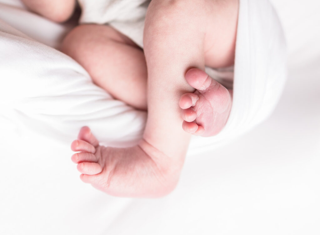 detail photo of newborn baby girl toes during lifestyle newborn photos in virginia beach